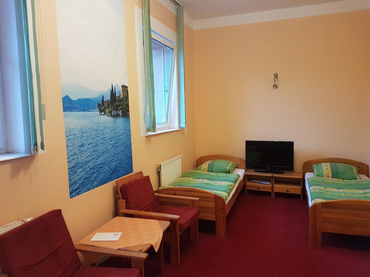 Chrobry Hotel Szprotawa Bagian luar foto