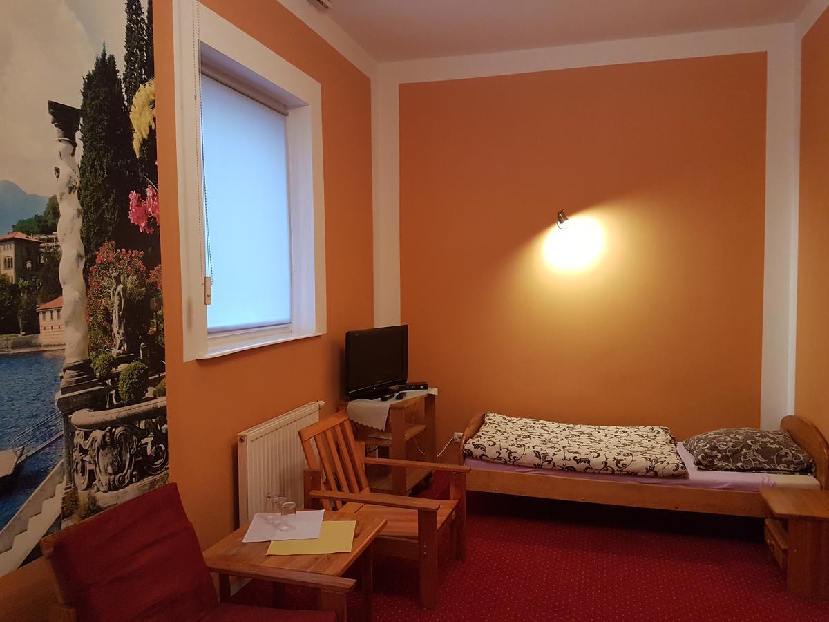 Chrobry Hotel Szprotawa Bagian luar foto