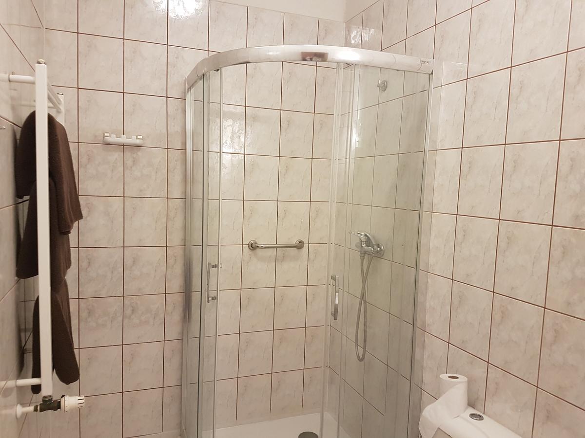 Chrobry Hotel Szprotawa Bagian luar foto