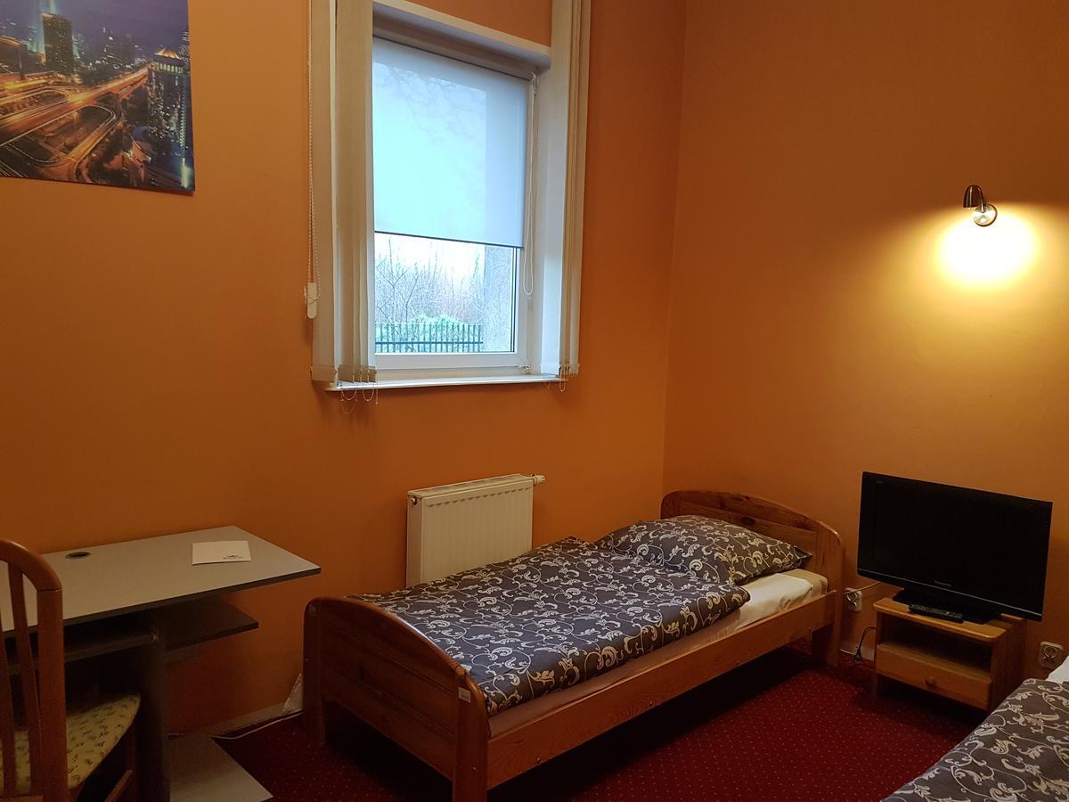 Chrobry Hotel Szprotawa Bagian luar foto