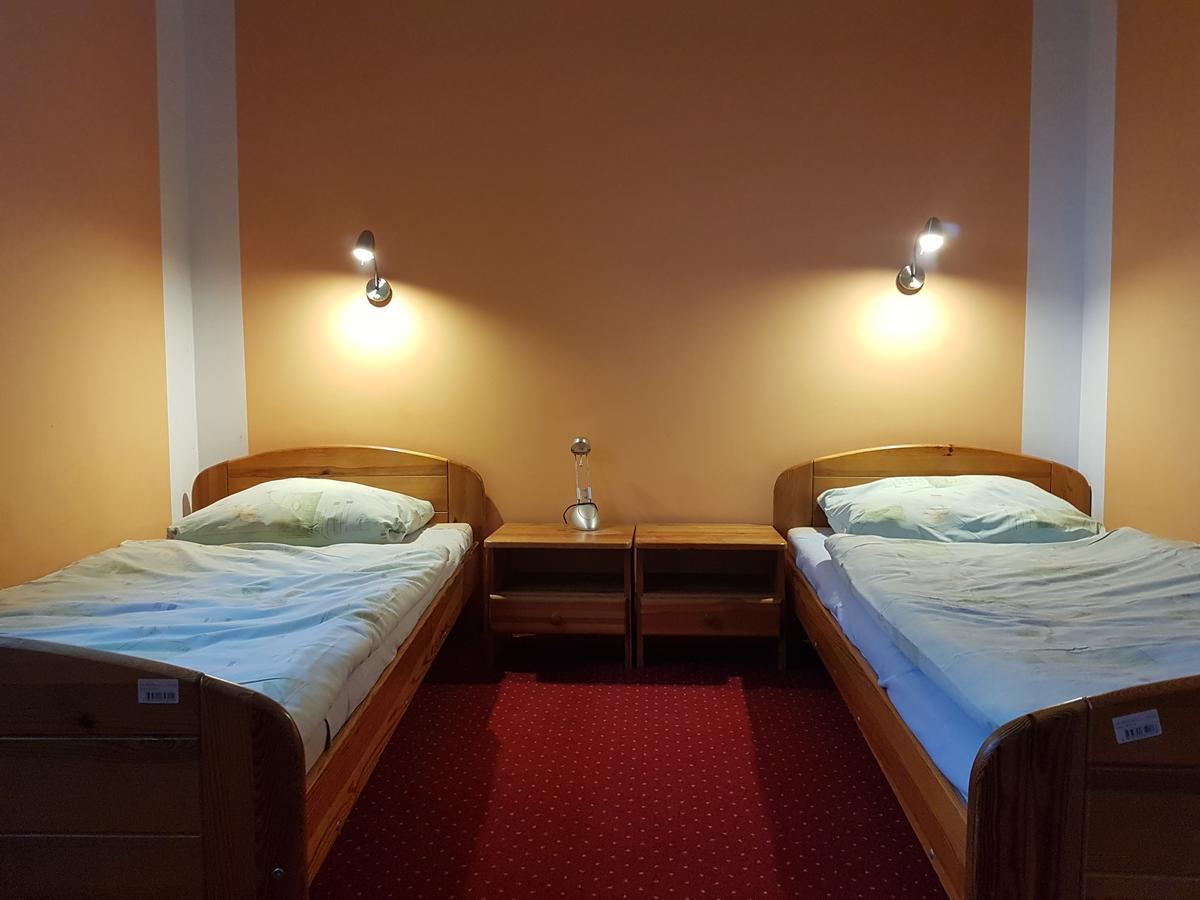 Chrobry Hotel Szprotawa Bagian luar foto